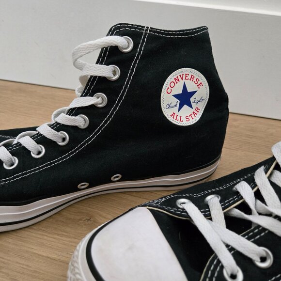 Converse Chuck High Top, Black, Size 10 Men's, 12 Women's, Like new condition - Picture 4 of 9